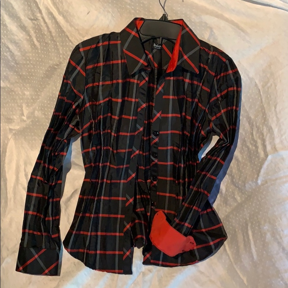 Beluva checkered blouse with crinkle pleating.